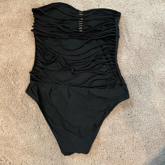 Cut out back one piece - Picture 2 of 3